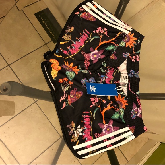 adidas Pants - 🔥NEW”ADIDAS” SEXY DETAILED SHORTS 👀